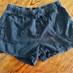 🚨3/$15 Relaxed Fit Gap Shorts with Deep Front Pockets & Drawstring (Size S)